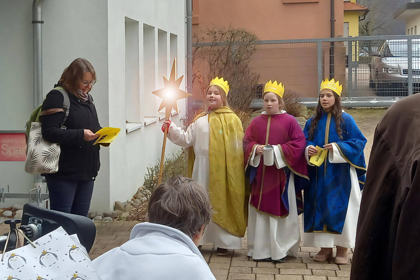 Sternsinger bei denBewohner*innen der Gunzenhausener Straße