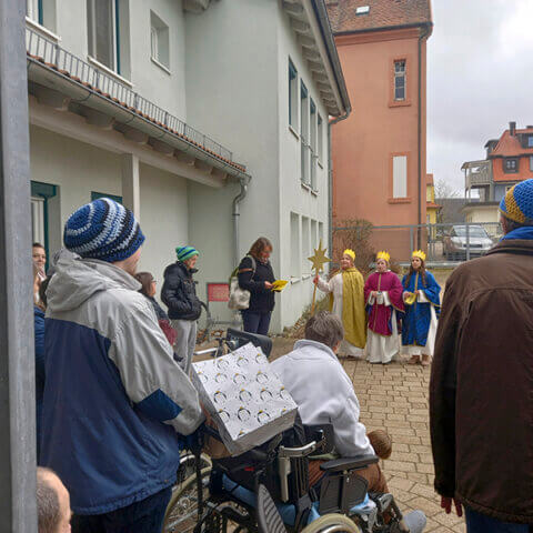 Sternsinger bei denBewohner*innen der Gunzenhausener Straße